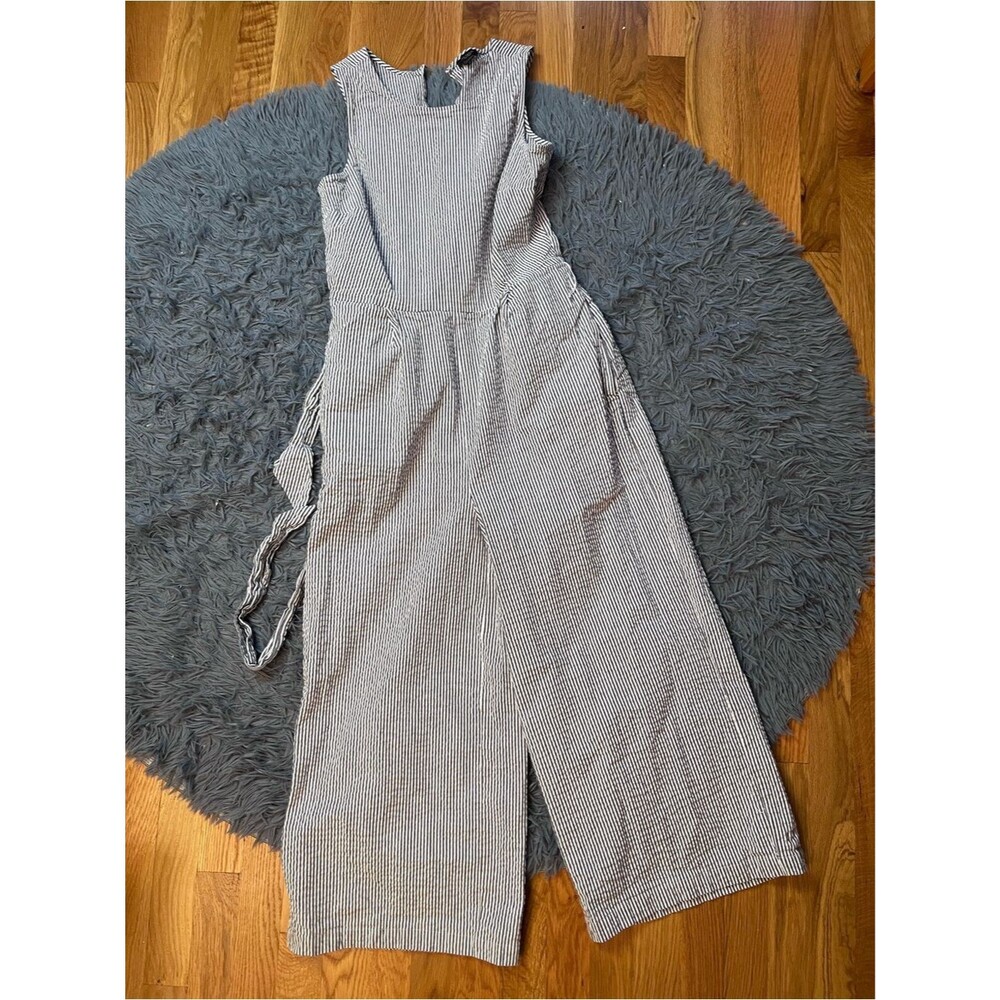 Ann Taylor Seersucker White Gray Striped Sleeveless Wide Leg Jumpsuit Size 6